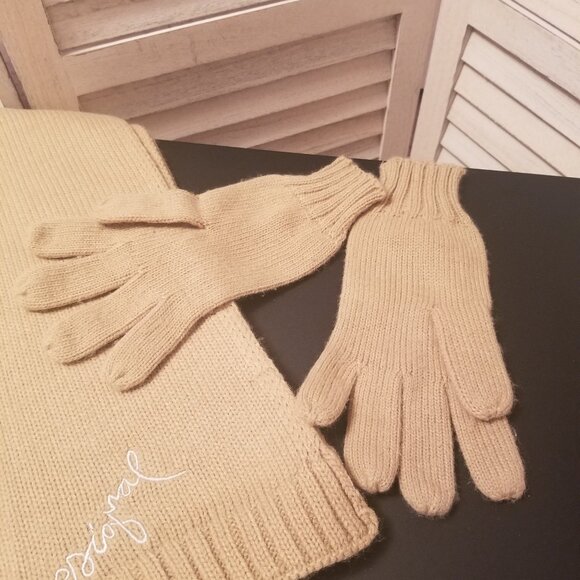 Glove and scarf set - Picture 4 of 5